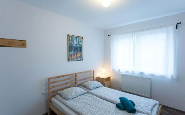 Falling Lakes Hostel