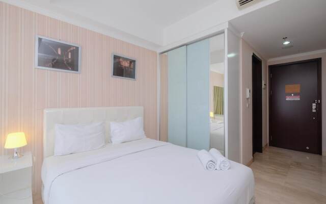Homey And Comfy Studio Room At Menteng Park Apartment