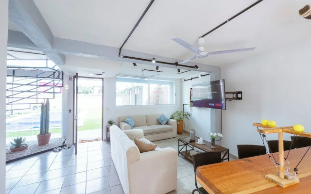 New Comfortable Retreat. Pool & BBQ