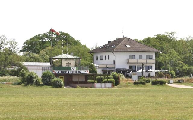 Hotel am Flugplatz B&B
