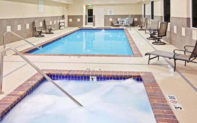 Holiday Inn Express Hotel & Suites Chehalis - Centralia