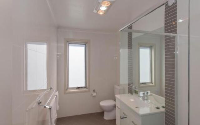 Opus 1/10 Poly Cow Lane