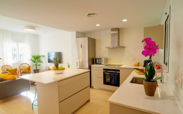 San Sebastian Apartment with Patio by Hello Apartments Sitges
