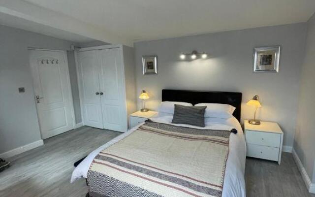 Large 1 bedroom Apartment Chester, Hoole Sleeps 4.