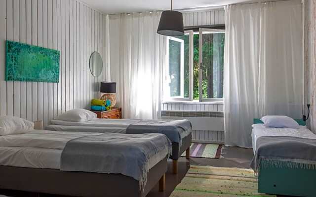 Saarj¿e puhkemaja tuba koos hommikus¿¿giga