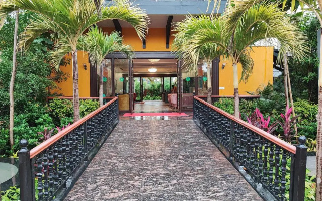 Mayfair On Sea, Morjim Beach