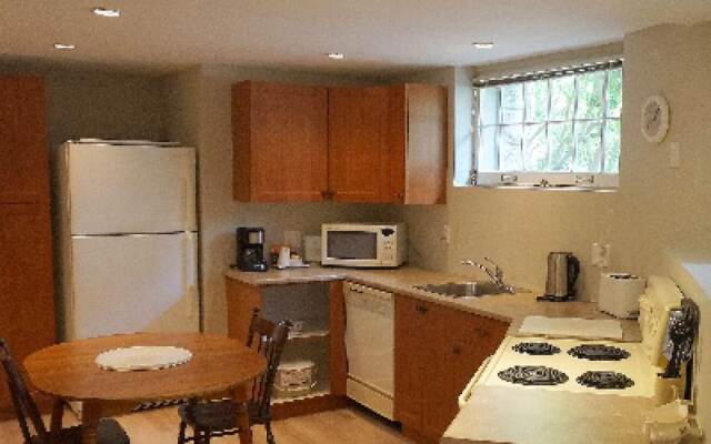 Dashwood Manor Seaside Bed & Breakfast