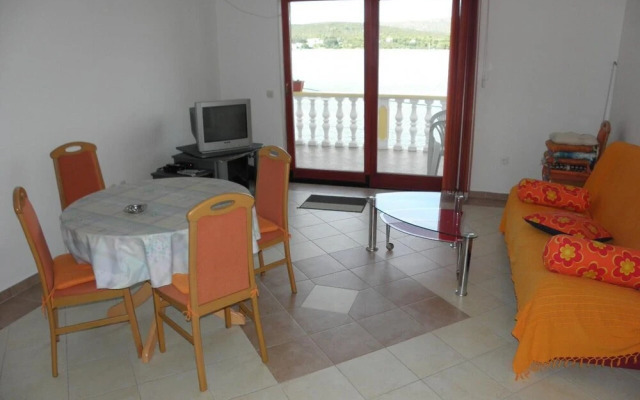 Josef - Seaview - A2 Crveni