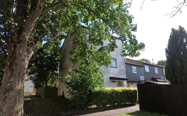 Hampton House Bookinn