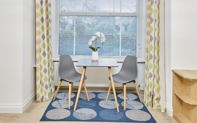 Host Stay Thamesview