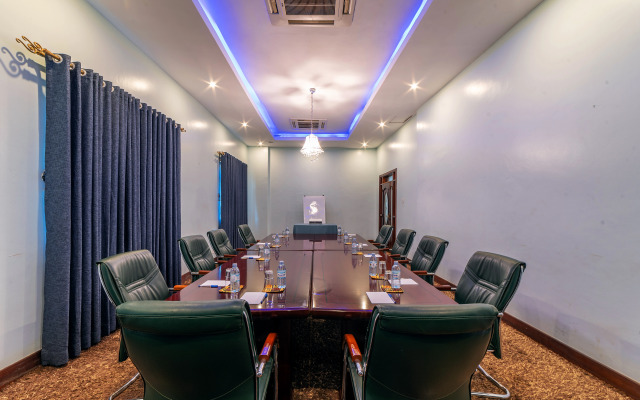 A'lure Hotel & Residences