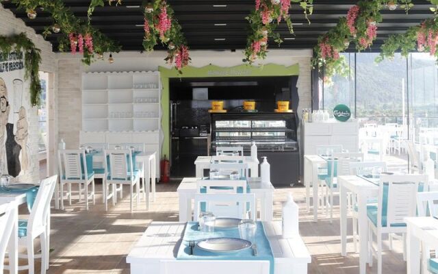 The Lavington Beach Hotel