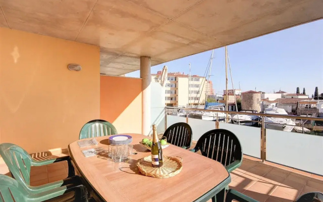 Apartment With Scenic View