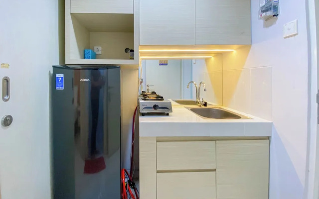 Nice And Cozy Studio At Amartha View Apartment