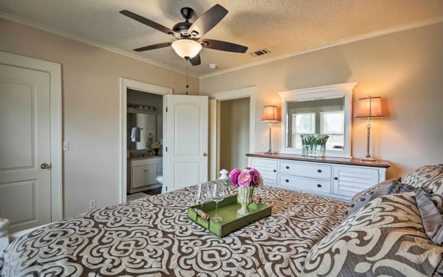 Inviting Lubbock Home > 1 Mi to Downtown