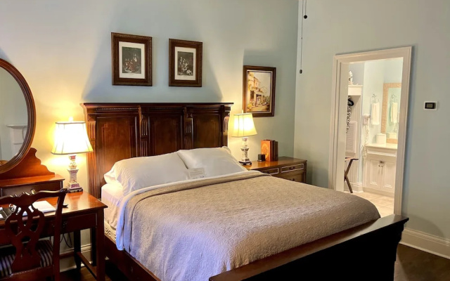 Anchuca Historic Mansion & Inn
