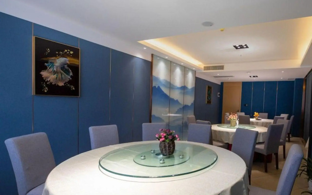 Manju Zhengzhou World 360