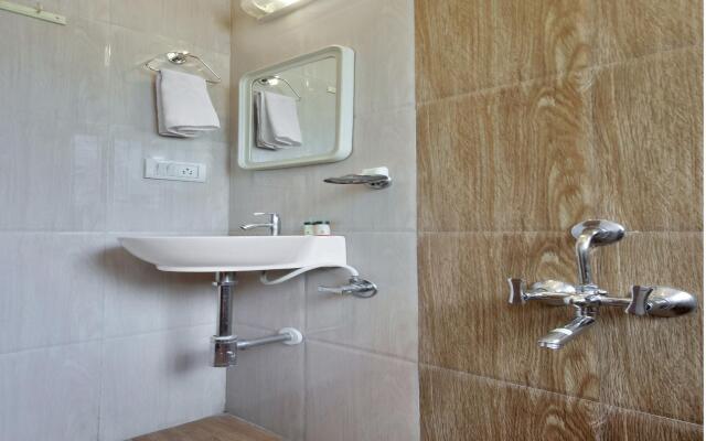 OYO 11423 Hotel Royal Darbar