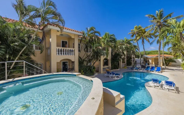 Charming Condo in Prime Location Wacamaya Condos