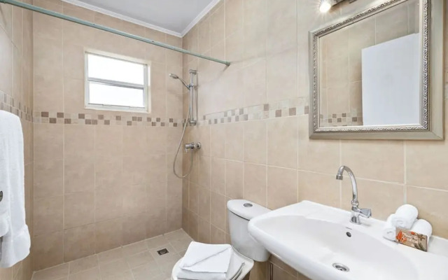 Cozy 3br2ba Great Location w Private Pool Patio