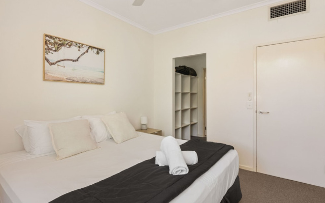 Swell Apartments - by Burleigh Letting