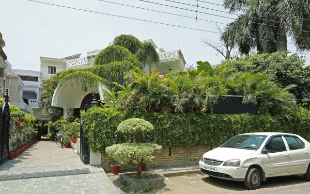 OYO 8844 Meadows Inn