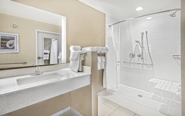 Fairfield Inn & Suites by Marriott Van Canton Area