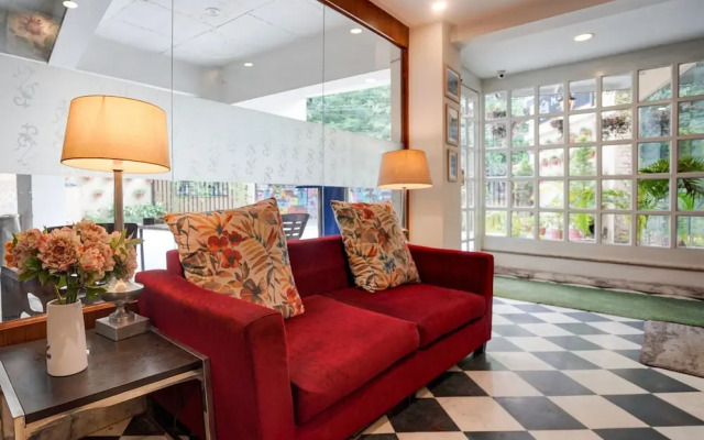 Elegant Stays With Rooftop Restro and Hill View