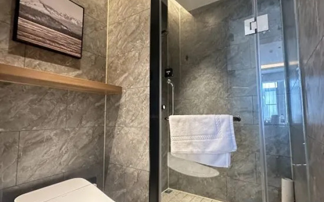 Madison Hotel (Xi'an Qujiang Conference Center The MixC)