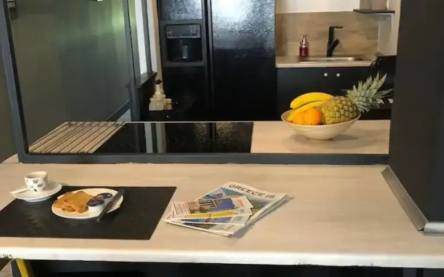 Home Plus Psirri Apartment