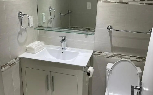 Alexander 919 2 Bedroom Apts by RedAwning