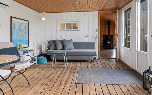 Cozy Summer House Near Ore Strand