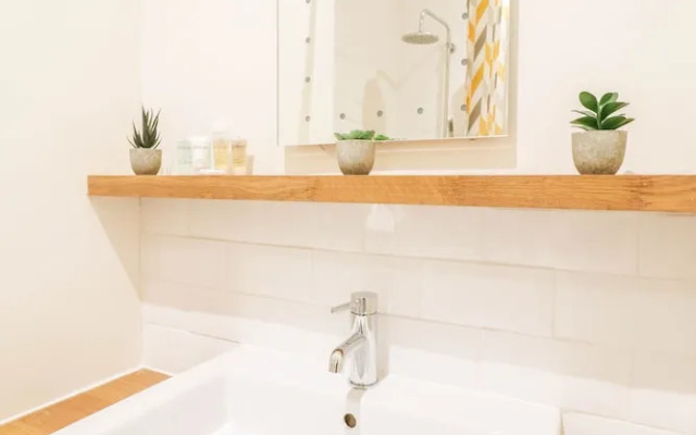 Right by Oval Station - 2 bed Flat Free Wifi