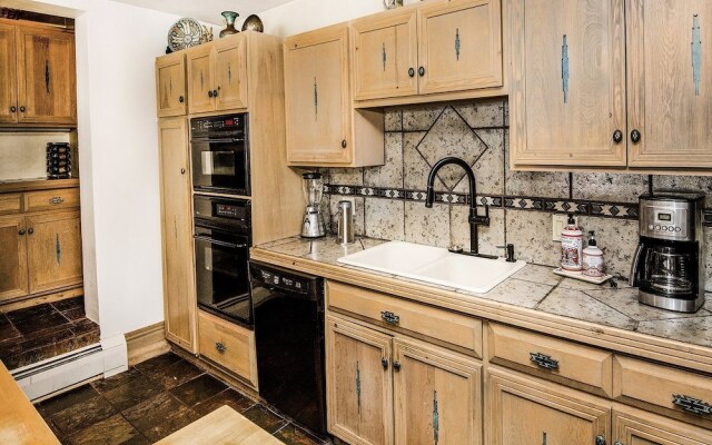 Village Center Condo 1F