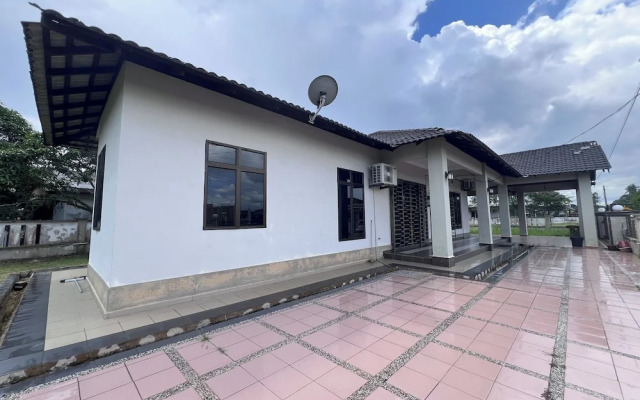Nurbayu Villa (3 and 4 bedroom Villa) Kemaman