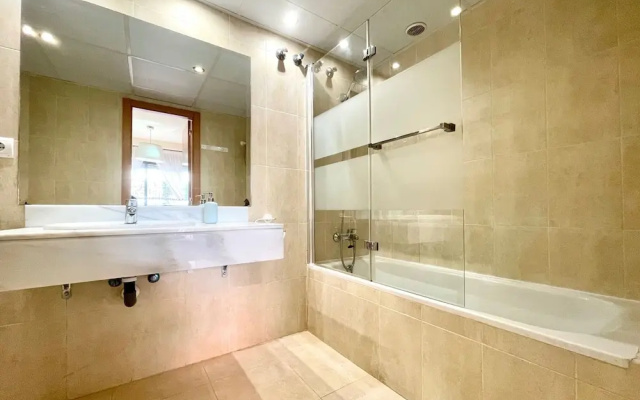 Apartment Near Beach With Pools and hot tub