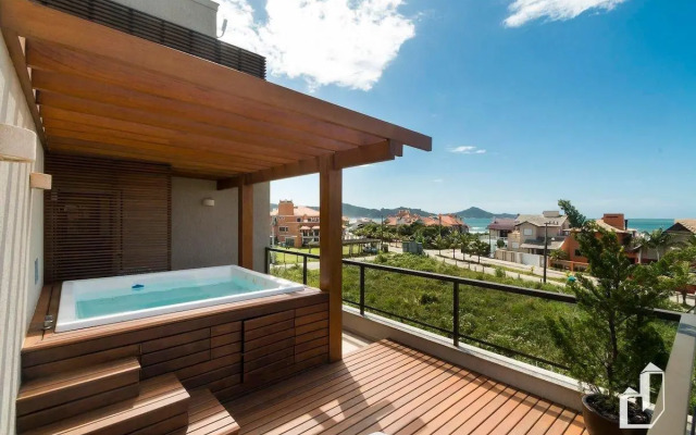 Triplex com 03 suítes com jacuzzi externa aquecida