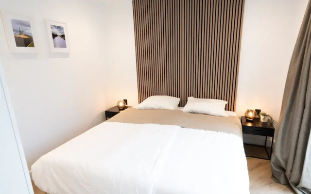 Deluxe Canal-side Stay