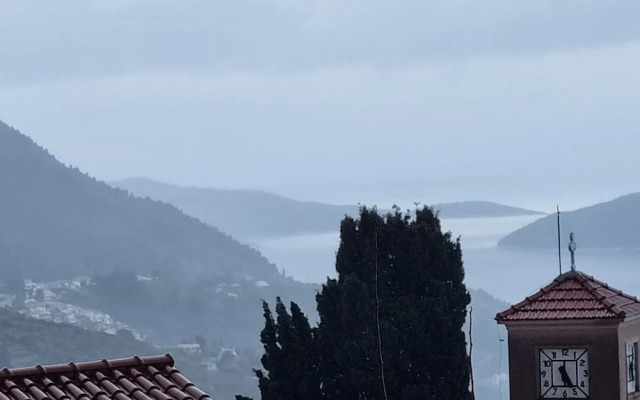 "skopelos- Iris - Your Traditional Home"