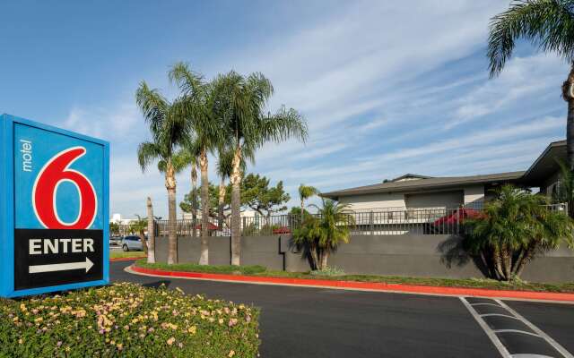 Motel 6 Fontana, CA