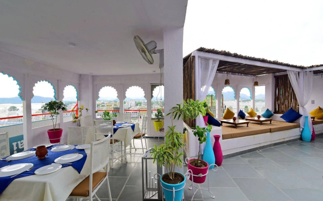 Treebo Trend Udai Niwas Lake Pichola