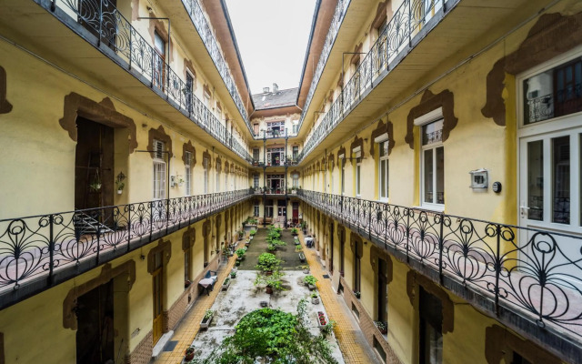 NEW DOB 53-4 CENTER Apartment