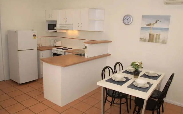 Contemporary Convenient Central Retreat