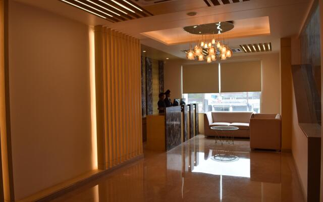 Hotel Deep Clarks Inn Lucknow