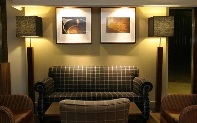 Eight Acres Hotel