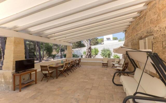 Villa a mare grande piscina, tennis, calcetto m750