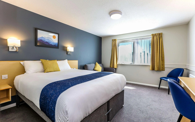 Days Inn By Wyndham Fleet M3