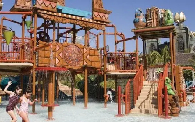 Atlantis Paradise Island
