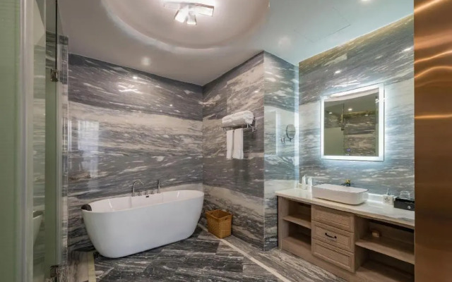 Rezen Hotel Wansheng International