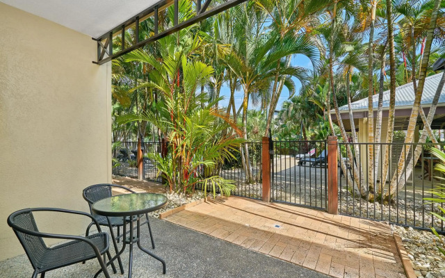 Trinity Beach Club Holiday Apartments